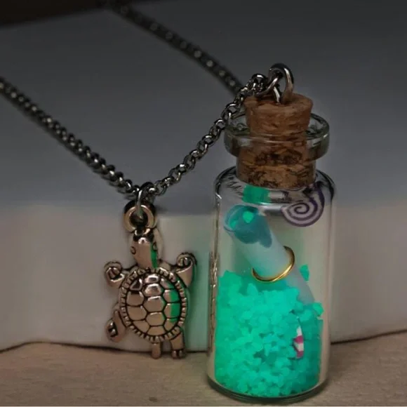 $4 LUMINOUS TURTLE BEACH NECKLACE: NEW. $4 IF BUNDLED - Picture 3 of 16